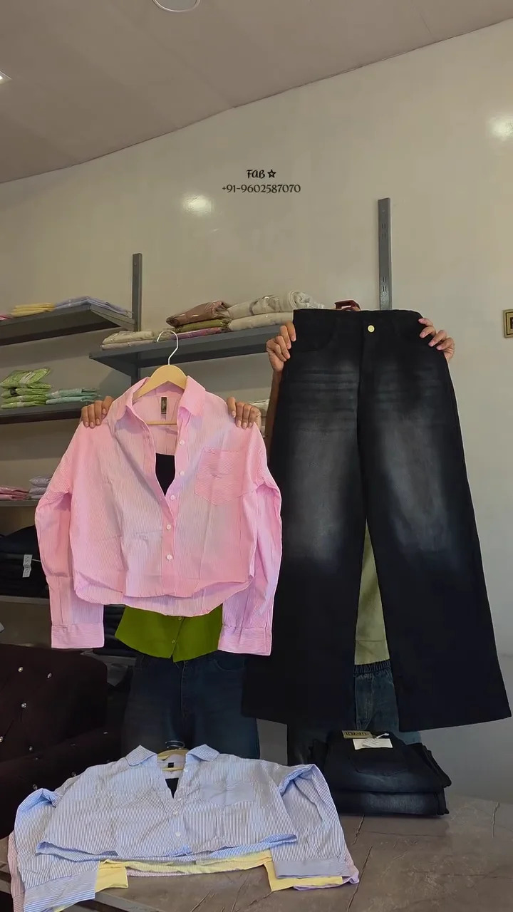 ✨ Elevate Your Casual Wardrobe With This Beautiful Pink & White Striped Cropped Shirt Featuring A Classic Collar, Front Button Closure, Chest Pocket, Relaxed Long Sleeves & Coordinated Black Wide-Leg Jeans For Effortless Contemporary Styling 🌷